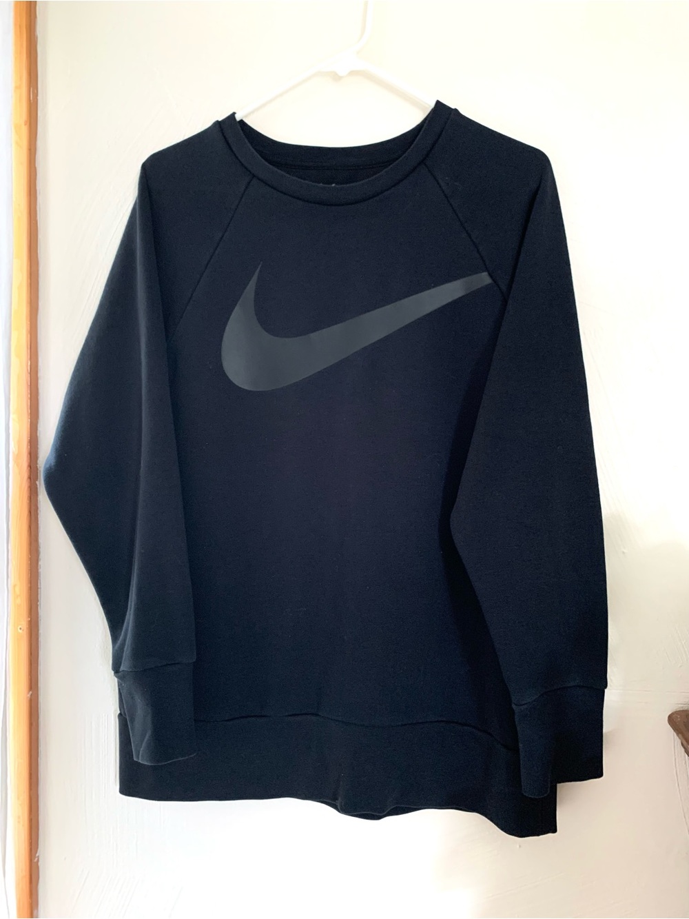 Nike Men’s Crewneck Sweatshirt with Large Swoosh